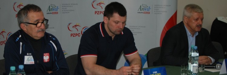 PIERWSZE W 2015 ROKU ZGRUPOWANIE KADRY SENIOREK. TRENER IVAN GRIKUROVI PO RAZ PIERWSZY Z KADRĄ SENIOREK.
