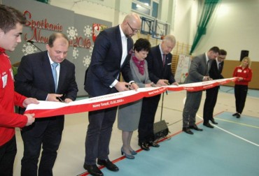 EUROPA W NOWYM TOMYŚLU. UROCZYSTE OTWARCIE NOWEJ HALI SPORTOWEJ.