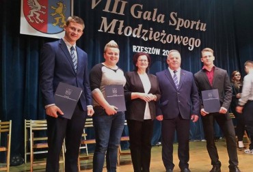 "OJCIEC" MATEUSZ I JEGO SILNE DZIECI NAGRODZENI!