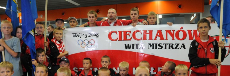 PEKIN 2008 - MIESIĄC: 08, GODZ. 8.08 WIECZOREM. SZYMON Z OGOLONĄ GŁOWĄ!