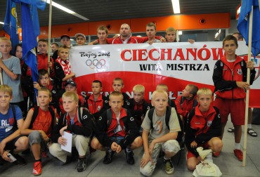 PEKIN 2008 - MIESIĄC: 08, GODZ. 8.08 WIECZOREM. SZYMON Z OGOLONĄ GŁOWĄ!
