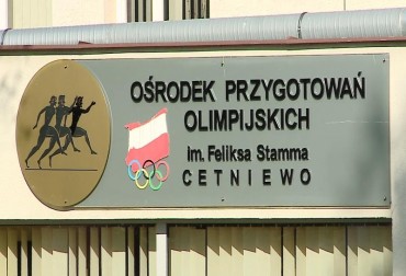 SENIORSKA SZTANGA NAD BAŁTYKIEM. ZGRUPOWANIE KADR KOBIET I MĘŻCZYZN.