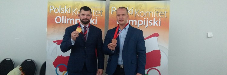SZYMON KOŁECKI Z OLIMPIJSKIM ZŁOTEM, A MARCIN DOŁĘGA Z MEDALEM BRĄZOWYM IGRZYSK W PEKINIE 2008.