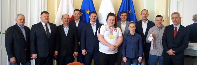 MINISTER SPORTU PRZYJĄŁ MEDALISTKI I MEDALISTÓW ME Z BUKARESZTU!