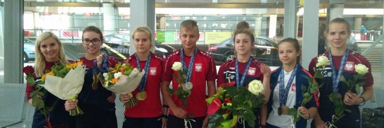 PIĘĆ MEDALISTEK I JEDEN MEDALISTA JUŻ W KRAJU. RAZEM Z NIMI WRÓCILI INNI. DZIĘKI ZA PIĘKNĄ WALKĘ DO KOŃCA!