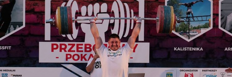 POKAZY SIŁY NA OPOLSKIM RYNKU. PROMOCJA PODNOSZENIA CIĘŻARÓW.