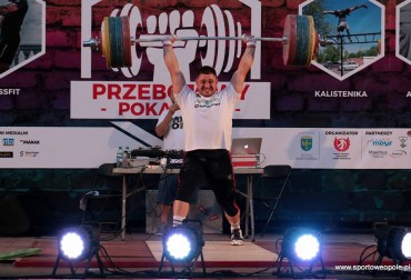 POKAZY SIŁY NA OPOLSKIM RYNKU. PROMOCJA PODNOSZENIA CIĘŻARÓW.