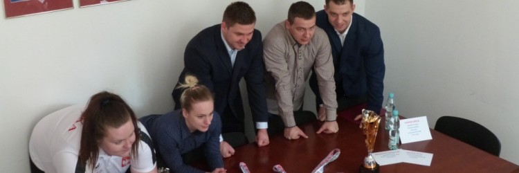 ALEKSANDRA MIERZEJEWSKA, KACPER KŁOS I ARKADIUSZ MICHALSKI Z UMOWAMI SPONSORSKIMI KGHM POLSKA MIEDŹ S.A.