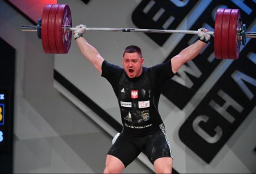 ARKADIUSZ MICHALSKI 6 W KAT. 109 KG, MAGDALENA KAROLAK 6, ALEKSANDRA MIERZEJEWSKA 7 W KAT. + 87 KG.