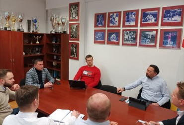 OLIMP I CIĘŻARY. PRZEDSTAWICIELE FIRMY Z WIZYTĄ W PZPC