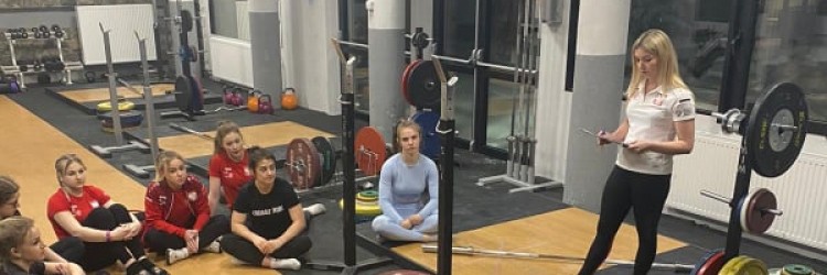 MONIKA GRZESIAK-BOMBA, PIERWSZA KOBIETA-TRENER KADRY W POLSKICH CIĘŻARACH