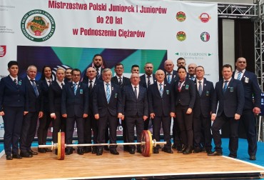 RODZINNA FOTKA. SĘDZINY I SĘDZIOWIE NA MP U20 W BIŁGORAJU