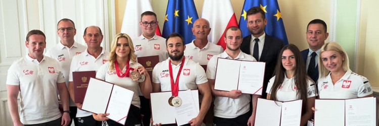 MINISTER SPORTU SPOTKAŁ SIĘ Z MEDALISTAMI ME I MŚ U17.