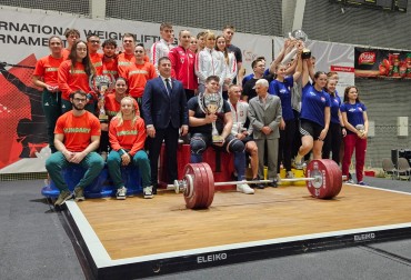 W RASZYNIE WYGRYWAMY NADZIEJE OLIMPIJSKIE. UDANE ZAWODY GRUPY WYSZEHRADZKIEJ