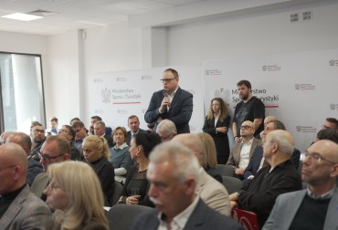 WAŻNE SPOTKANIE RESORTU SPORTU Z POLSKIMI ZWIĄZKAMI SPORTOWYMI. ISTOTNY GŁOS PZPC! 