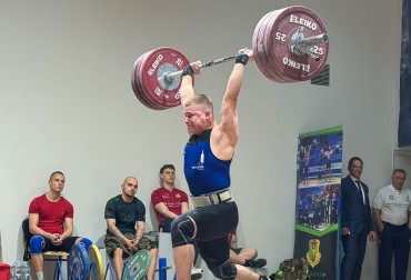 DAWID LISIAK NAJLEPSZYM ZAWODNIKIEM MP U20 W CIECHANOWIE