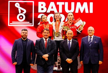 ME W BATUMI. OLIWIA DRZAZGA 11 W KAT. 53 KG. PIERWSZE ZŁOTO DLA ITALII I BELGII.  